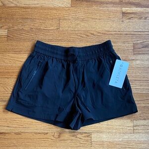 NWT Athleta Trekkie North Short Size Small